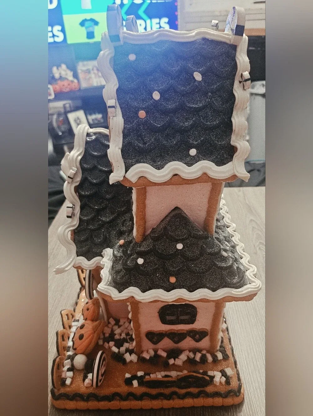 Candy Corn Lane Pastel LED Gingerbread Halloween House Lights Up and works! 16